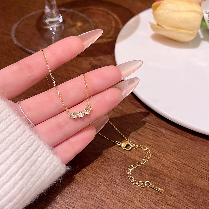 Geometric Single Row Zircon Lock Necklace for Women - Minimalist Gold Pendant Collarbone Chain