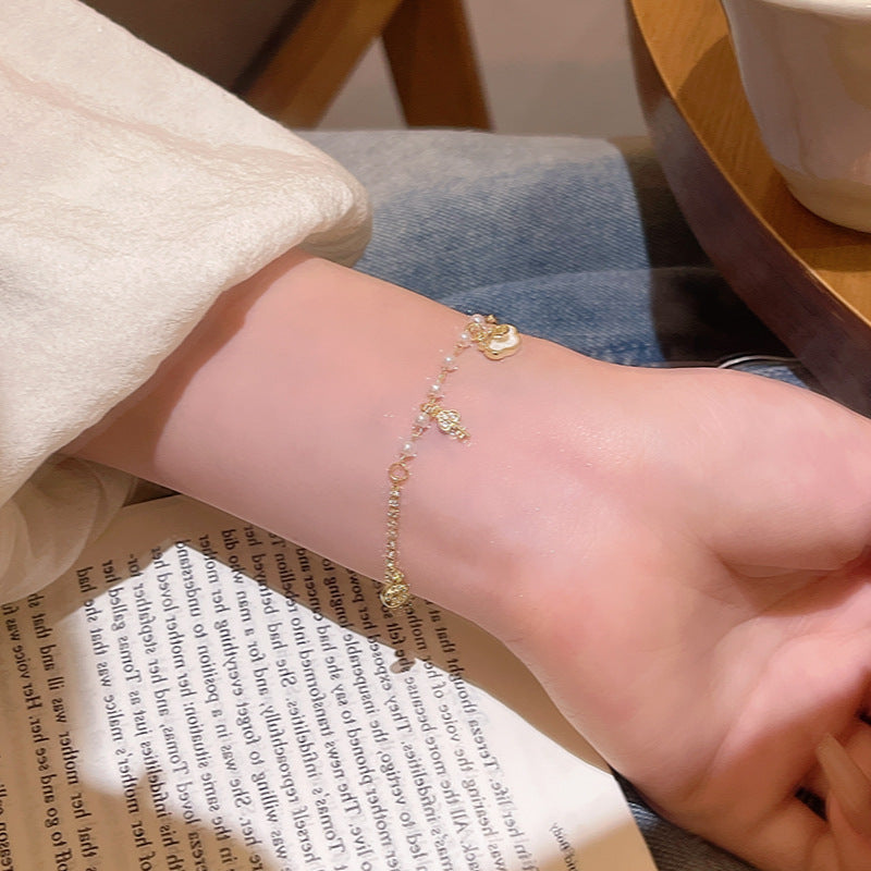 Minimalist Pearl Bracelet with Geometric Pendant for Women, Elegant and Lightweight Design