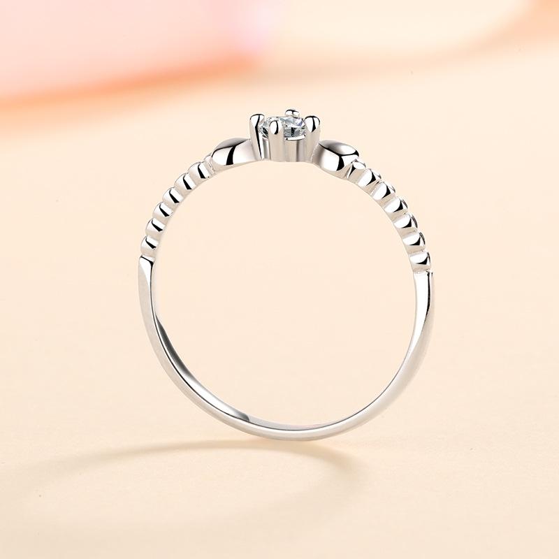 Wave Design 925 Sterling Silver Ring with Four-Prong Setting and 10-Point Moissanite