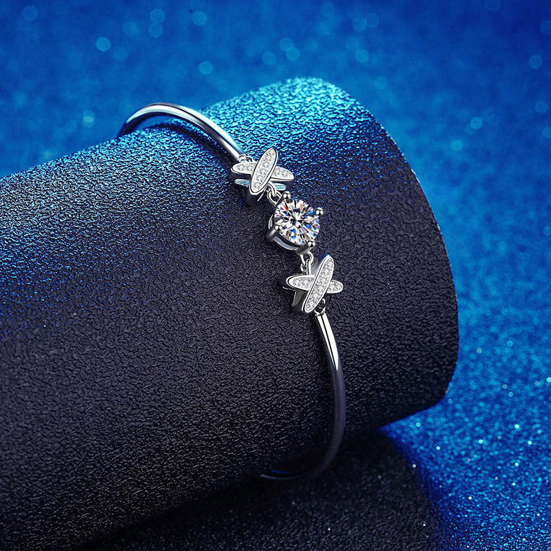 Bracelet Sterling Silver Bow-Knot Design Bangle with 1 Carat Moissanite Center Stone