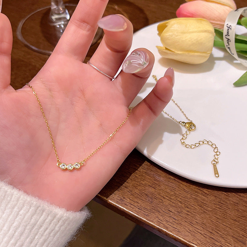 Geometric Single Row Zircon Lock Necklace for Women - Minimalist Gold Pendant Collarbone Chain