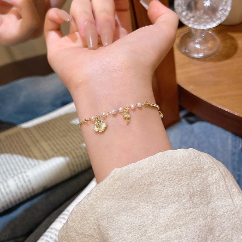 Minimalist Pearl Bracelet with Geometric Pendant for Women, Elegant and Lightweight Design