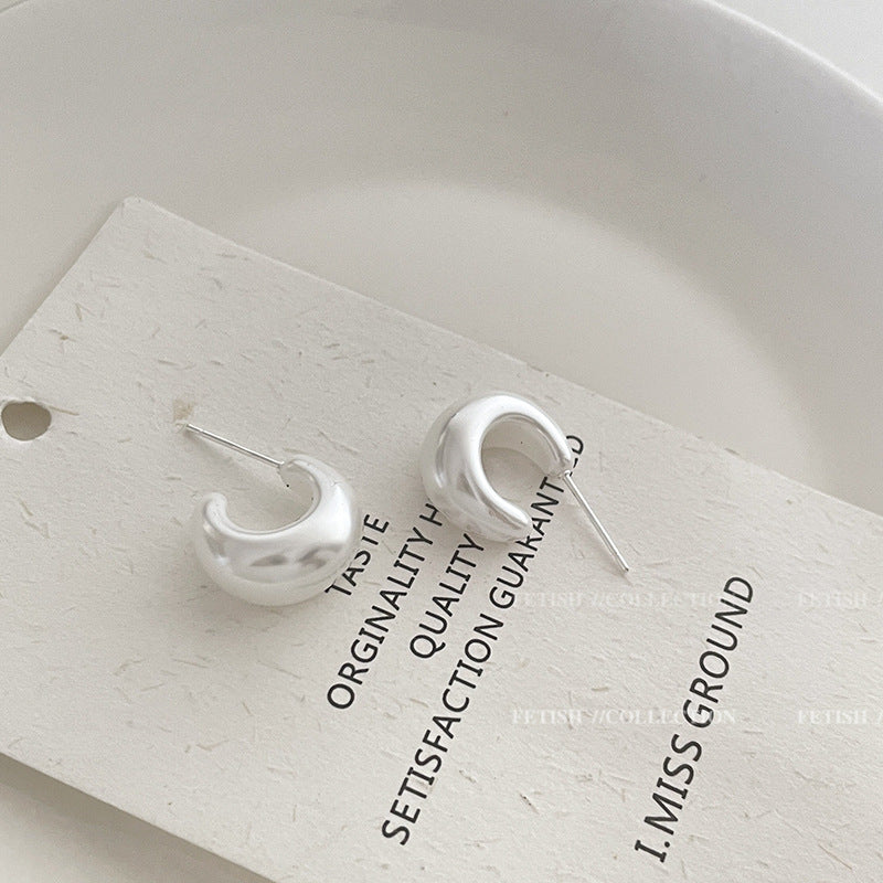 Minimalist C-Shaped Pearl Stud Earrings with Geometric Design