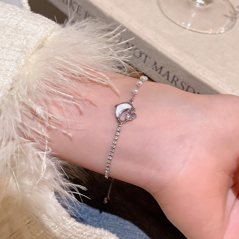 Dolphin Pearl Bracelet with Zirconia Charm, Elegant and Minimalist Design for Women