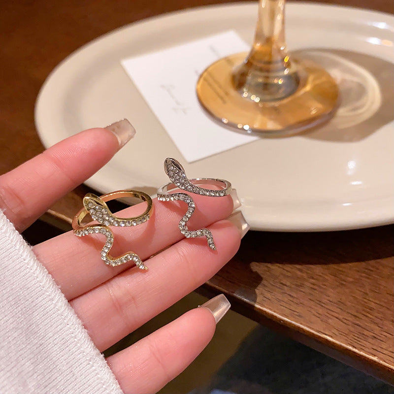 Adjustable Snake Design Diamond Ring for Women - Elegant and Versatile Statement Piece