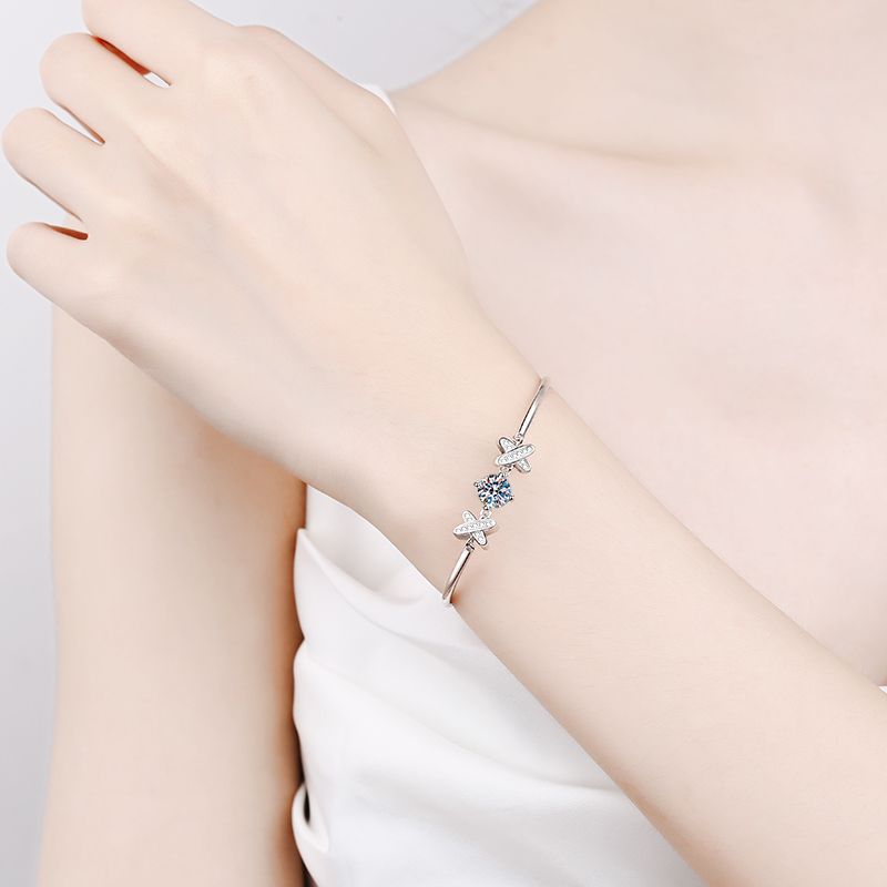 Bracelet Sterling Silver Bow-Knot Design Bangle with 1 Carat Moissanite Center Stone