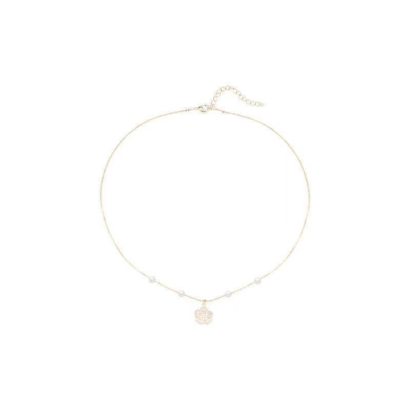Chic Camellia Pearl Choker Necklace with Geometric Pendant
