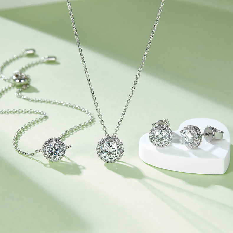 Round-Cut Moissanite Halo Pendant Necklace in 925 Sterling Silver
