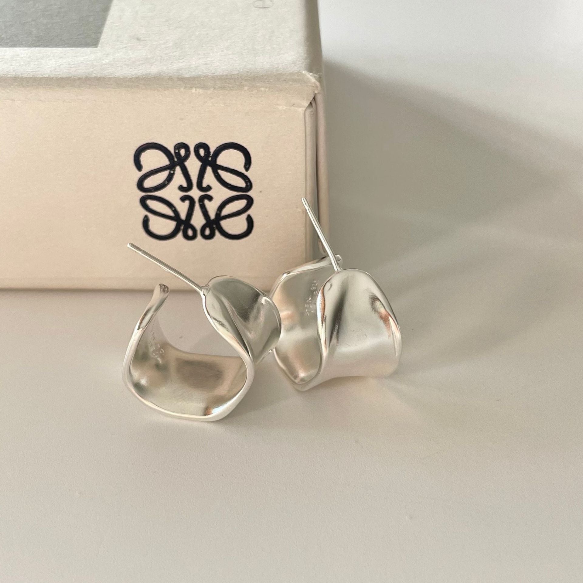 Minimalist Geometric Design 925 Sterling Silver and 18K Gold Plated Hoop Earrings for Women Modern Style Elegant Fashion Jewelry Gift