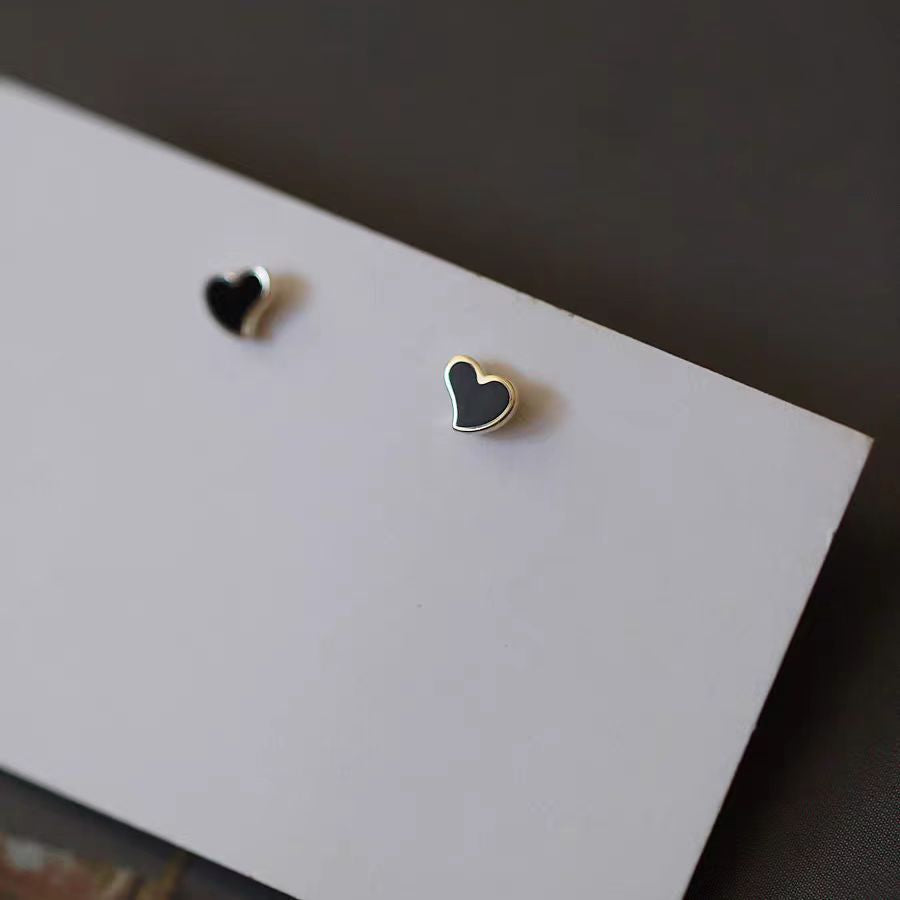 S999 pure silver plated 16K gold black enamel heart-shaped earrings, niche design, mini cute earrings