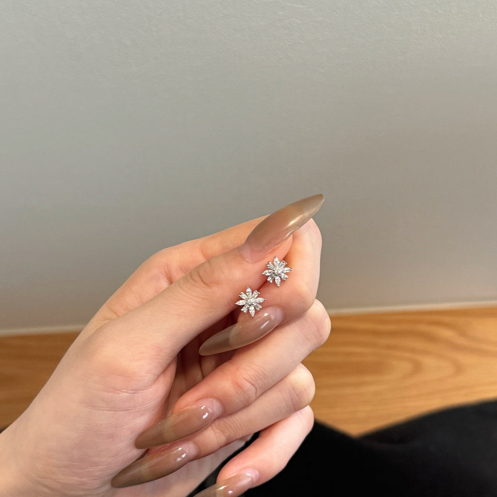 Modern Beautiful CZ Snowflake 925 Sterling Silver Stud Earrings