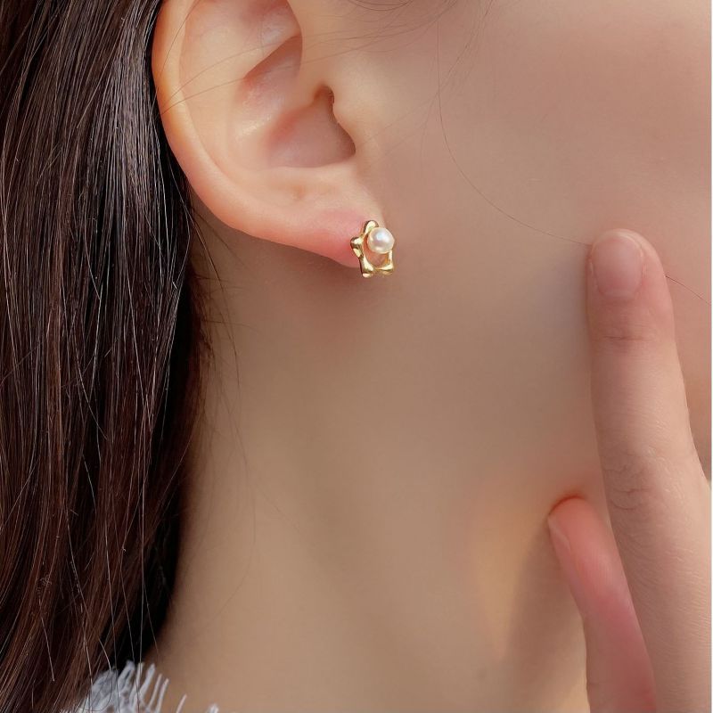 Elegant Starflower Design Natural Pearl S925 Sterling Silver Earrings
