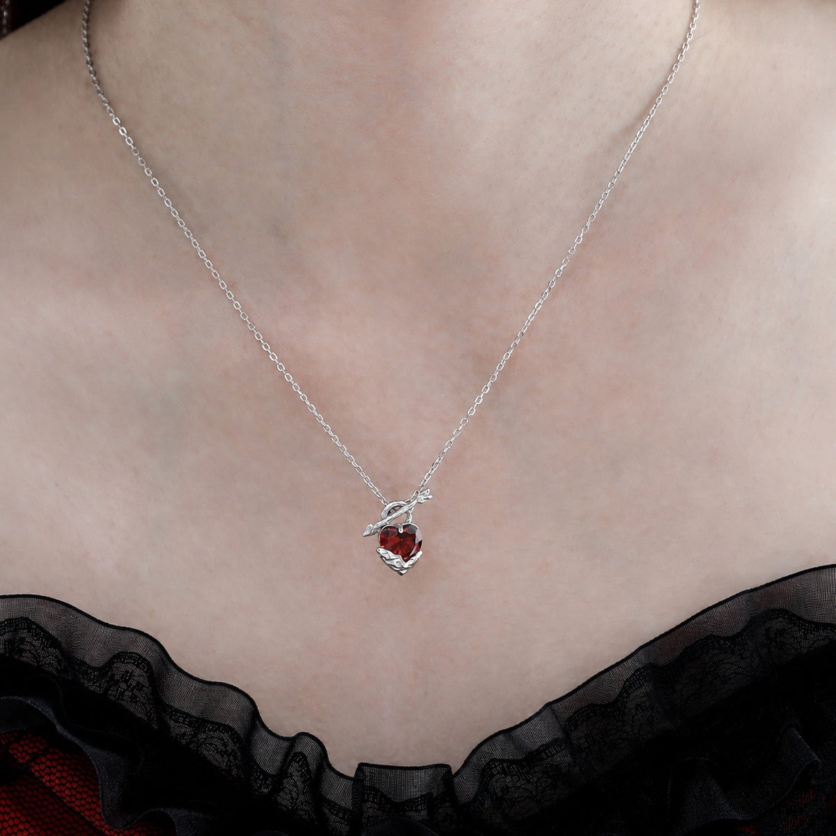 Red Heart Cupid's Arrow Zirconia 925 Sterling Silver Romantic and Minimalist Collar Bone Necklace