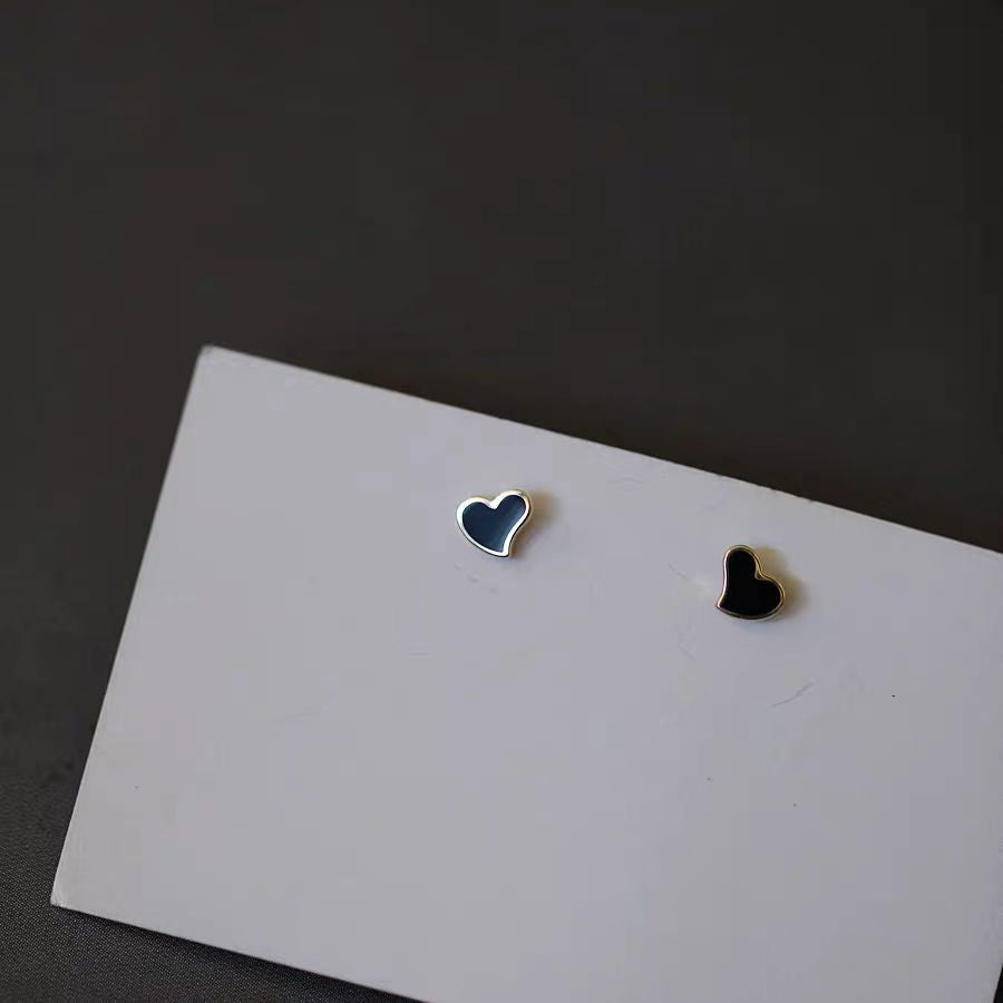 S999 pure silver plated 16K gold black enamel heart-shaped earrings, niche design, mini cute earrings