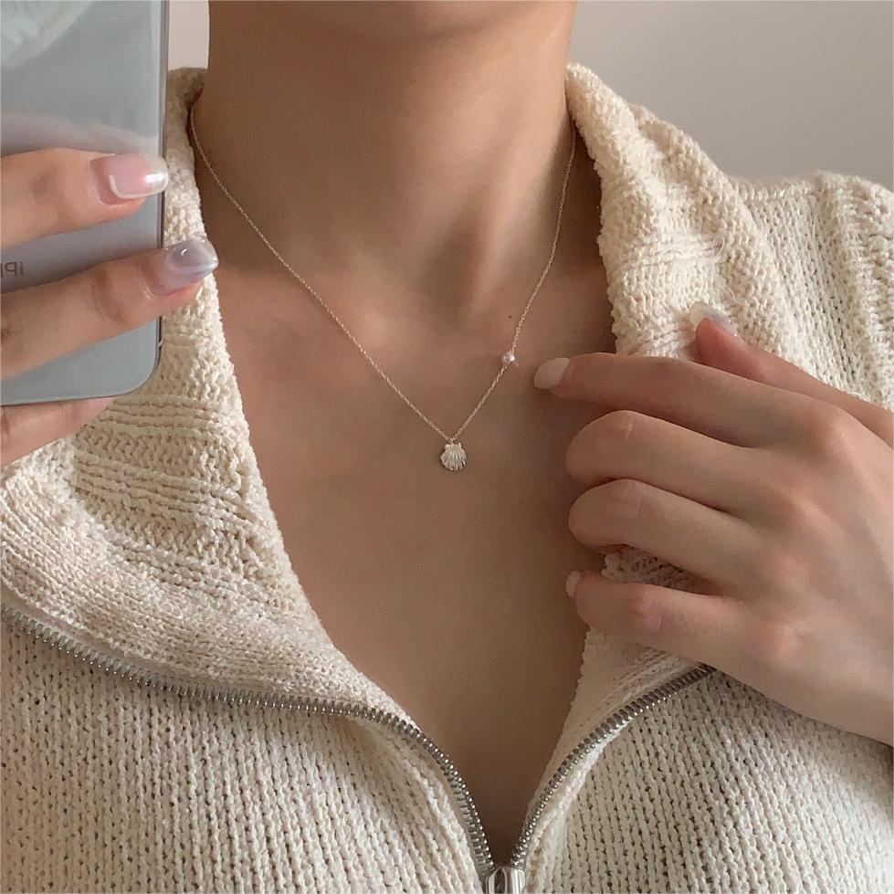 Elegant Shell Pendant Necklace with Freshwater Pearl on Snake Chain 925 Sterling Silver Simple Korean Style for Women Casual and Party Wear