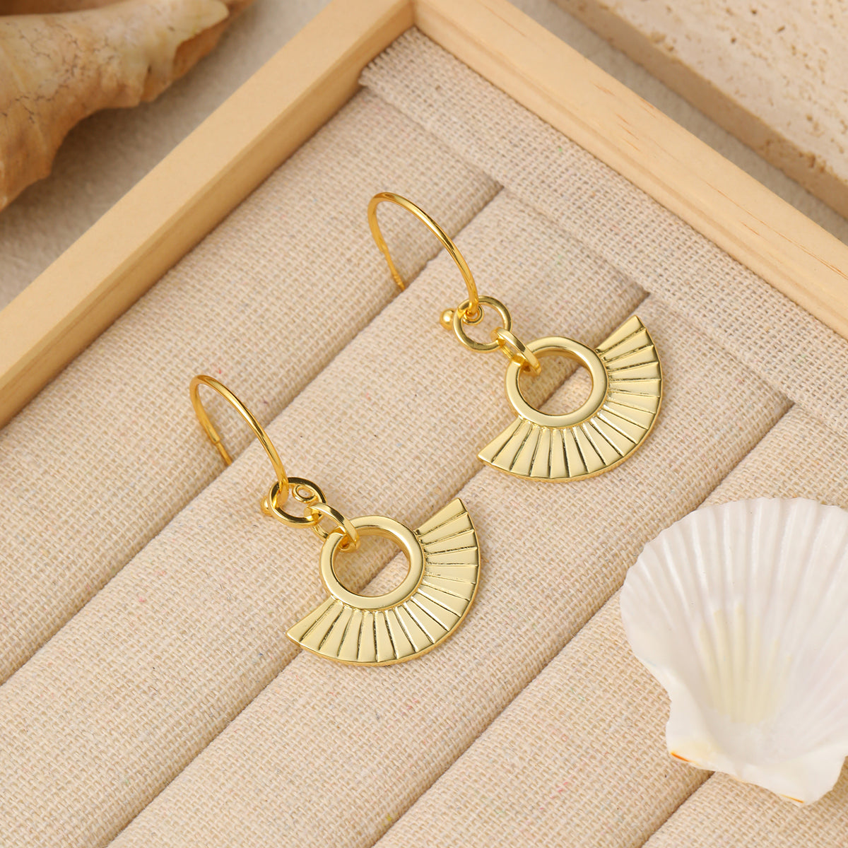 Ancient Roman Modern Striped Fan 925 Sterling Silver Earring (Single)